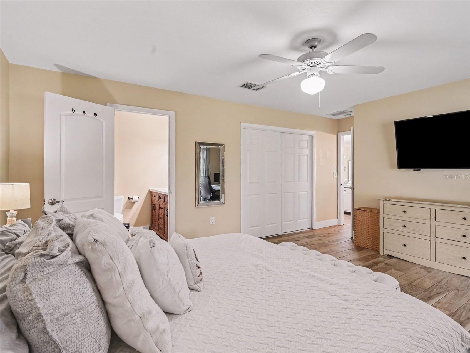 4333 CHARING CROSS RD — photo 15
