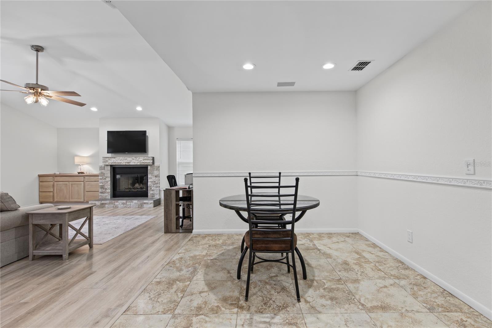 2194 PINNACLE CIR N — photo 22