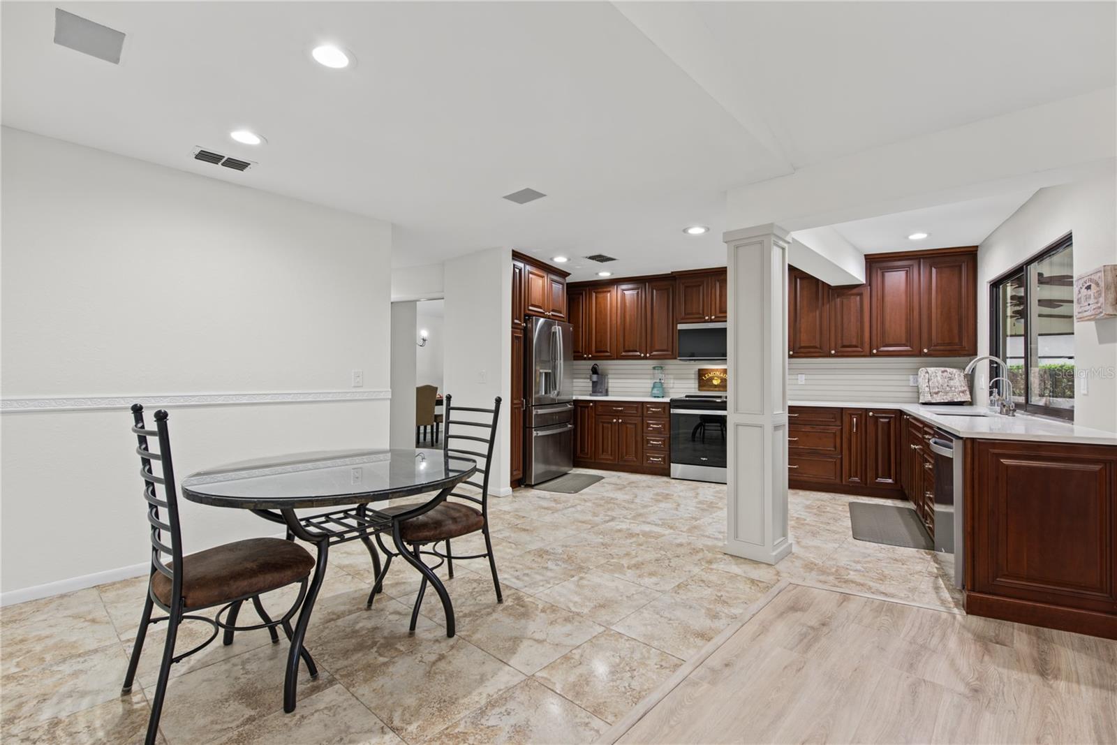 2194 PINNACLE CIR N — photo 20