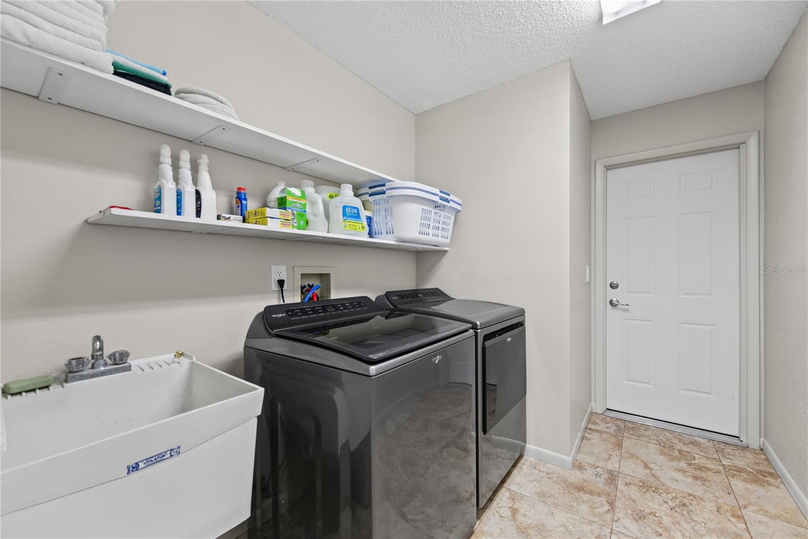 2194 PINNACLE CIR N — photo 38