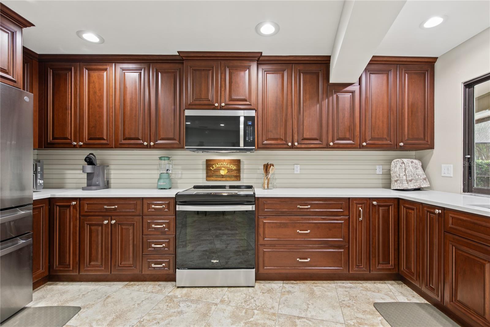 2194 PINNACLE CIR N — photo 18