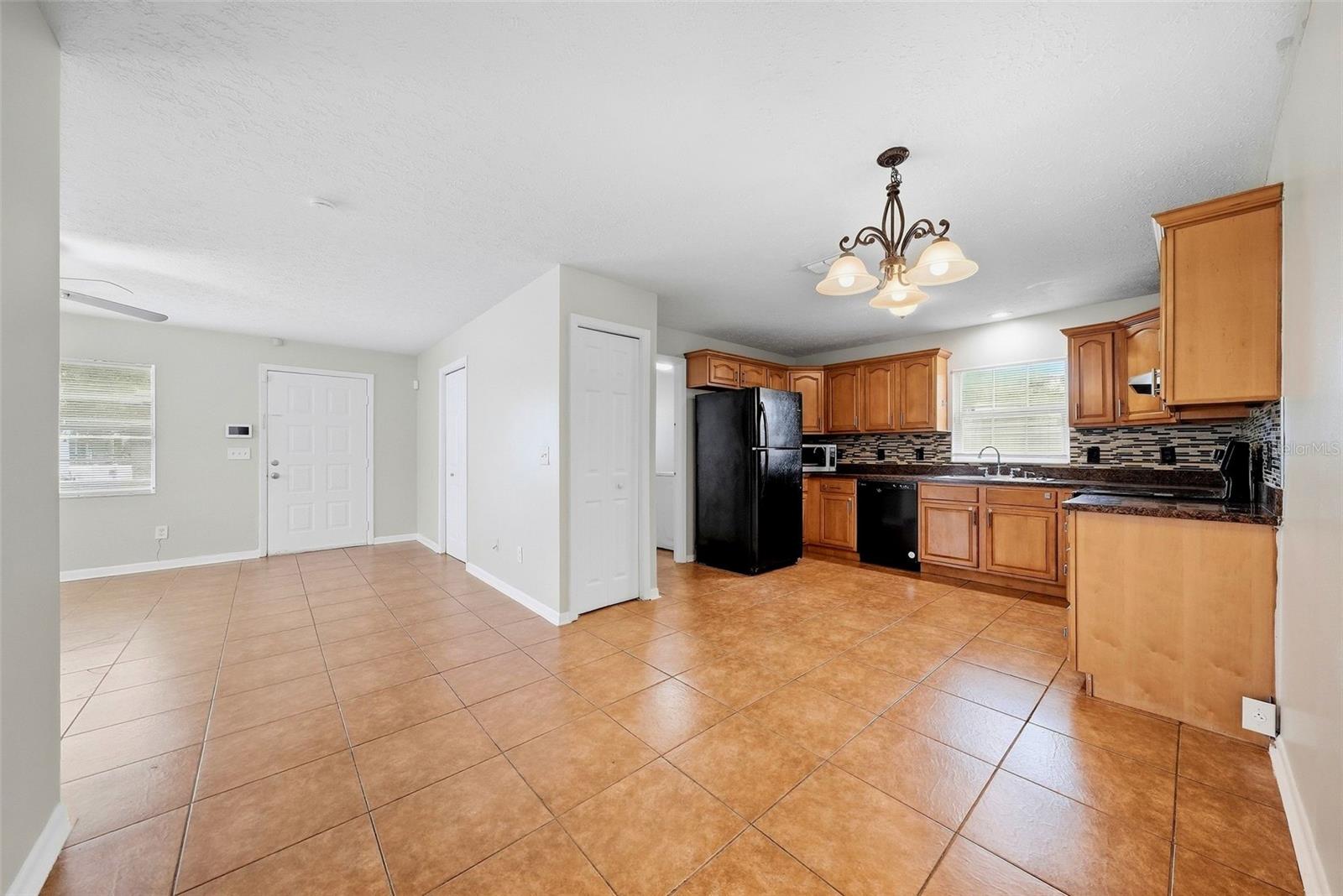 8904 N BOULEVARD — photo 12