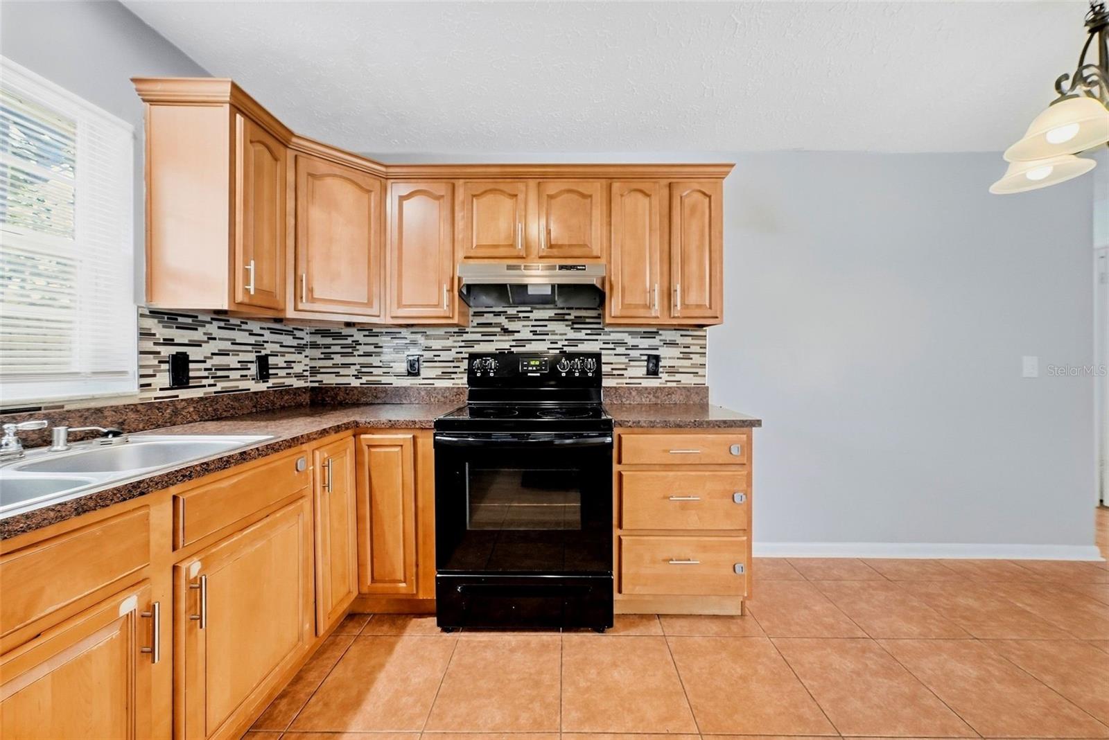8904 N BOULEVARD — photo 14