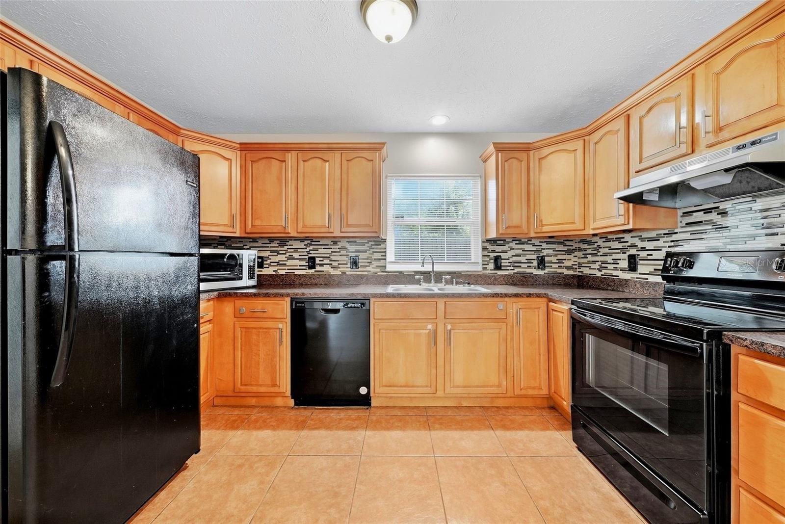 8904 N BOULEVARD — photo 13