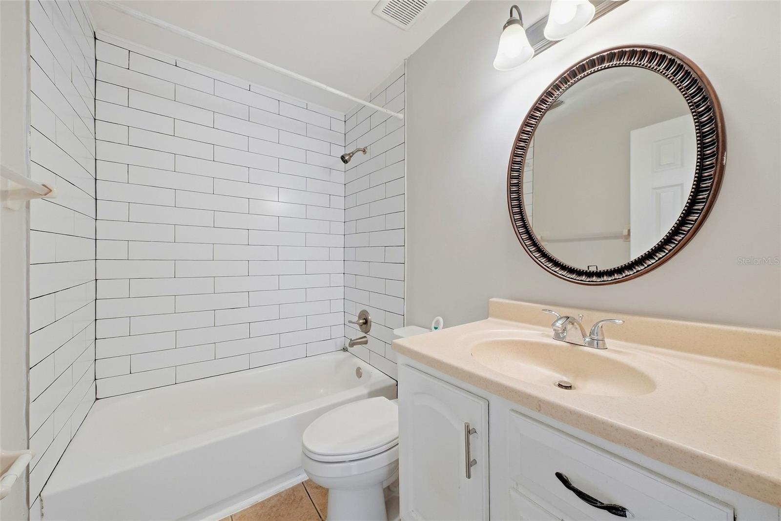 8904 N BOULEVARD — photo 21