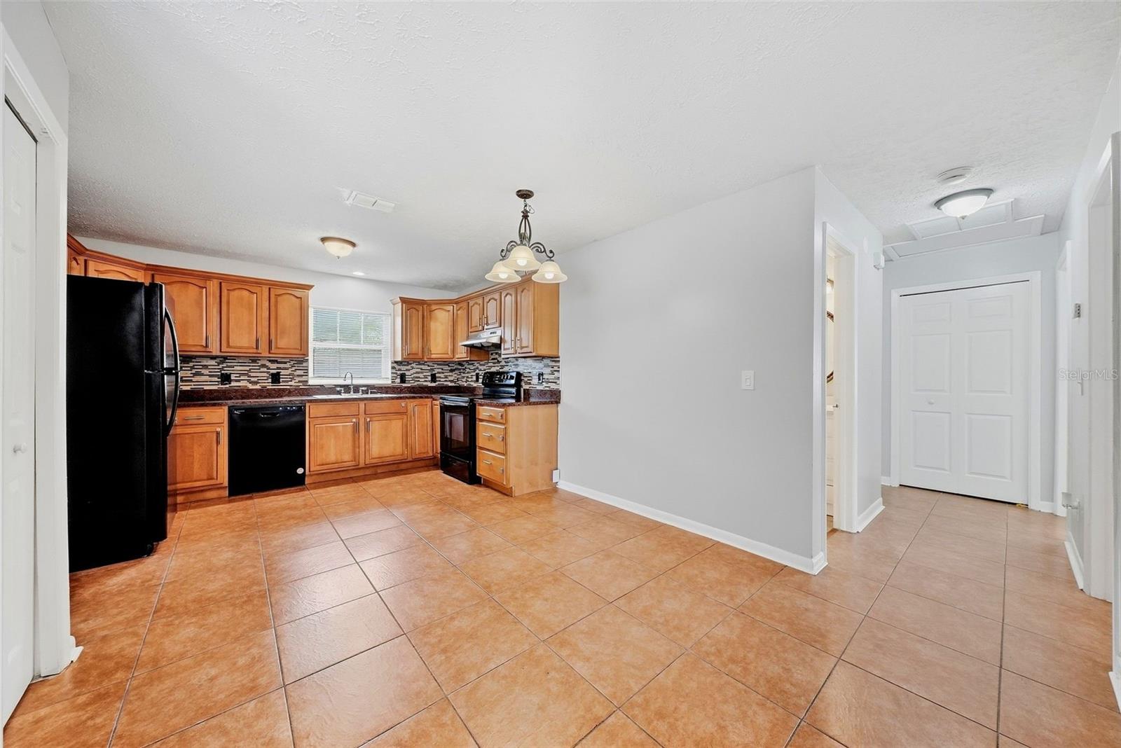8904 N BOULEVARD — photo 11