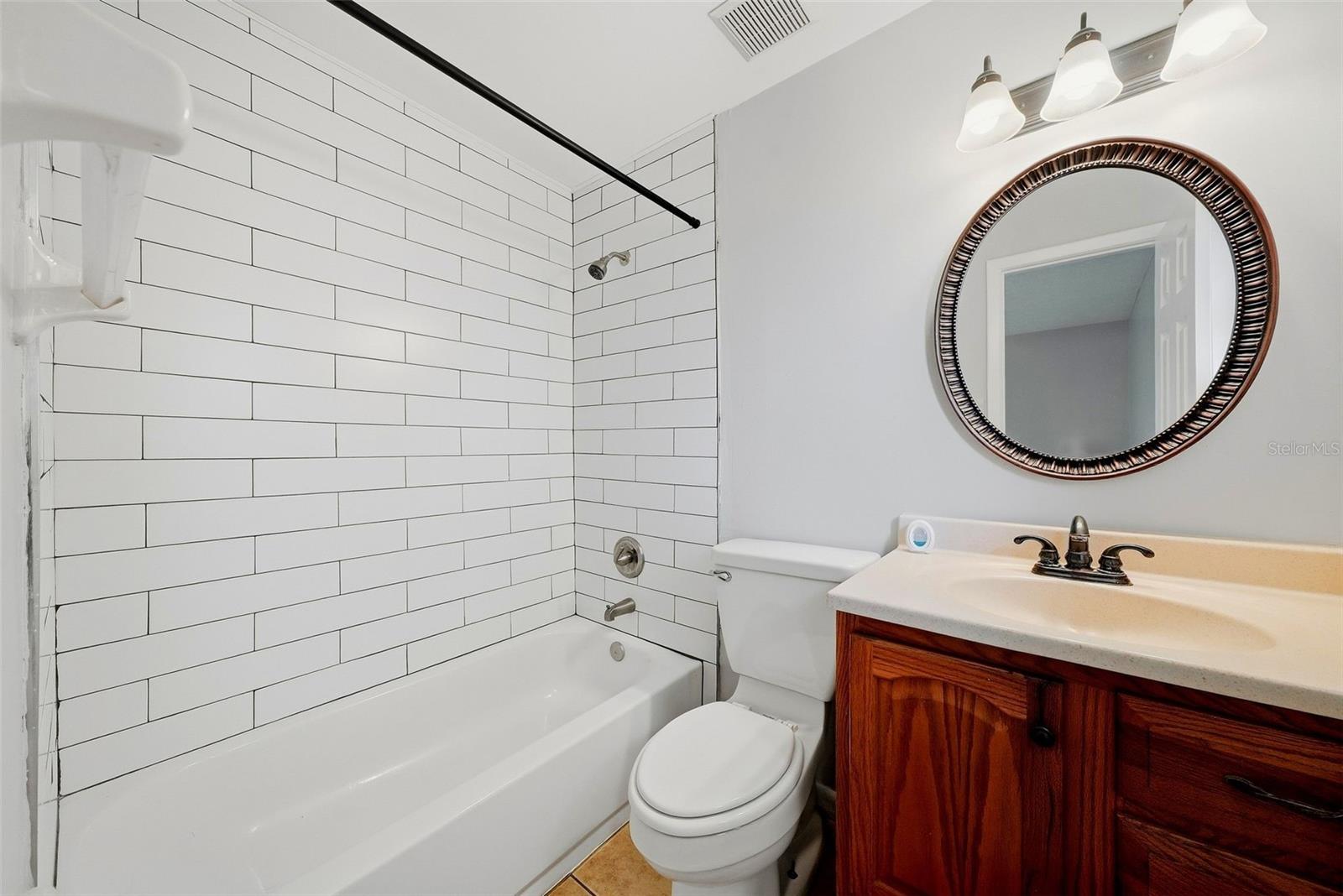 8904 N BOULEVARD — photo 32