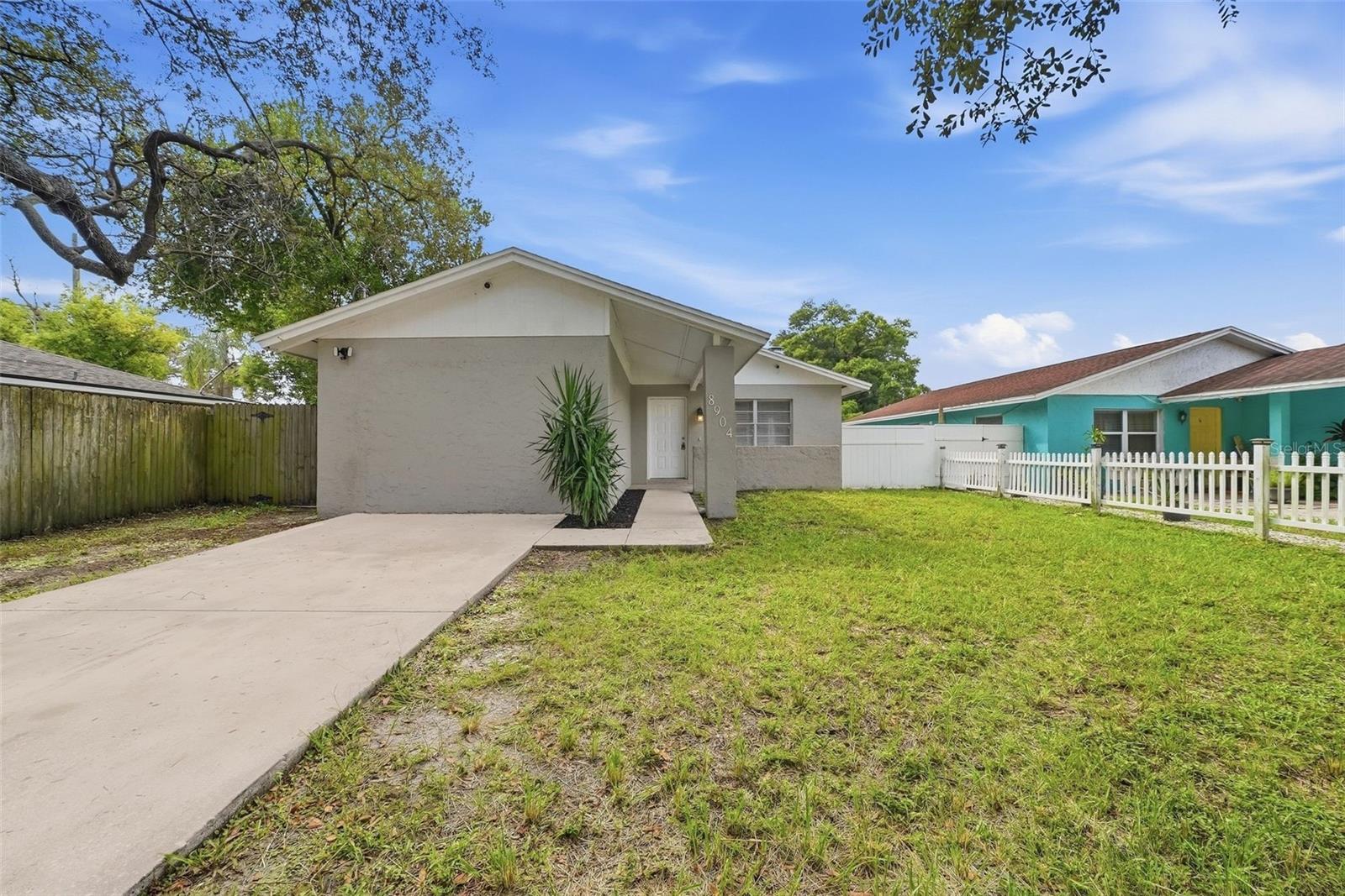 8904 N BOULEVARD — photo 3