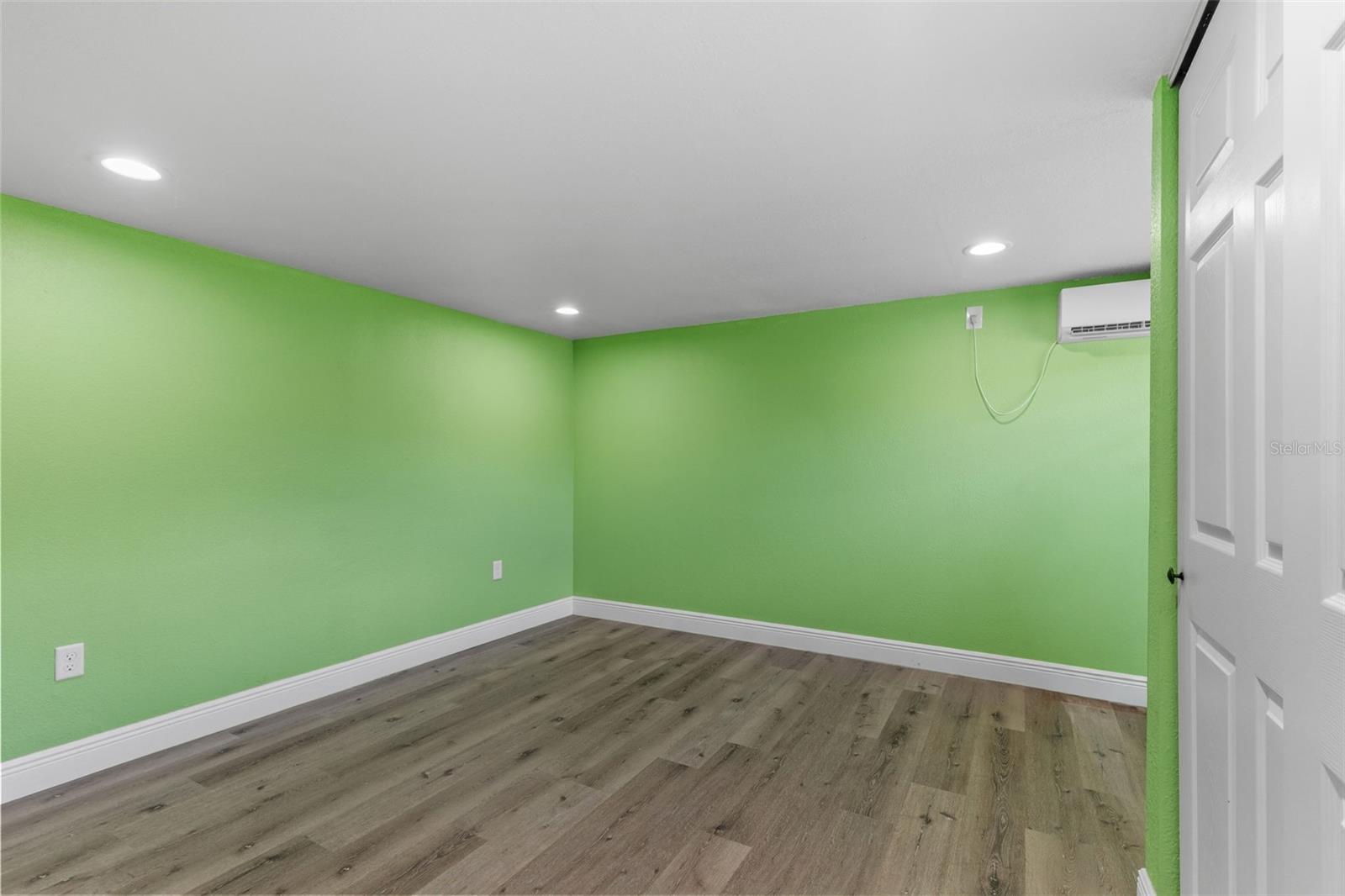 10034 BURTON ST — photo 24