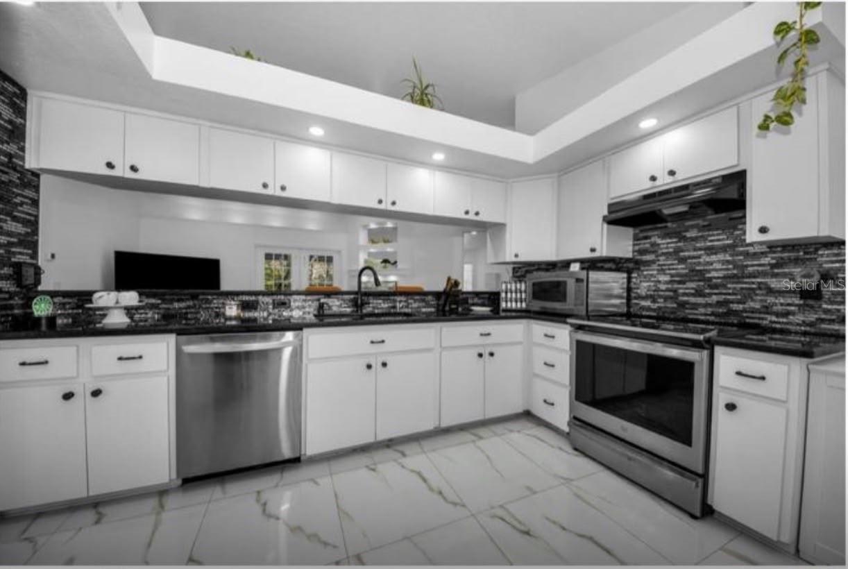 5451 TROPIC DR — photo 10