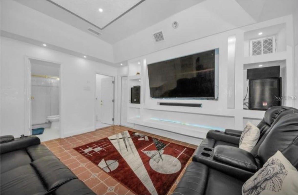 5451 TROPIC DR — photo 32