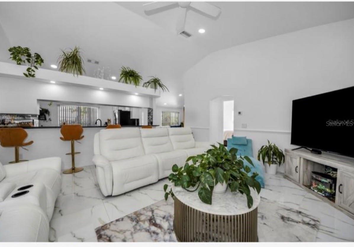 5451 TROPIC DR — photo 8