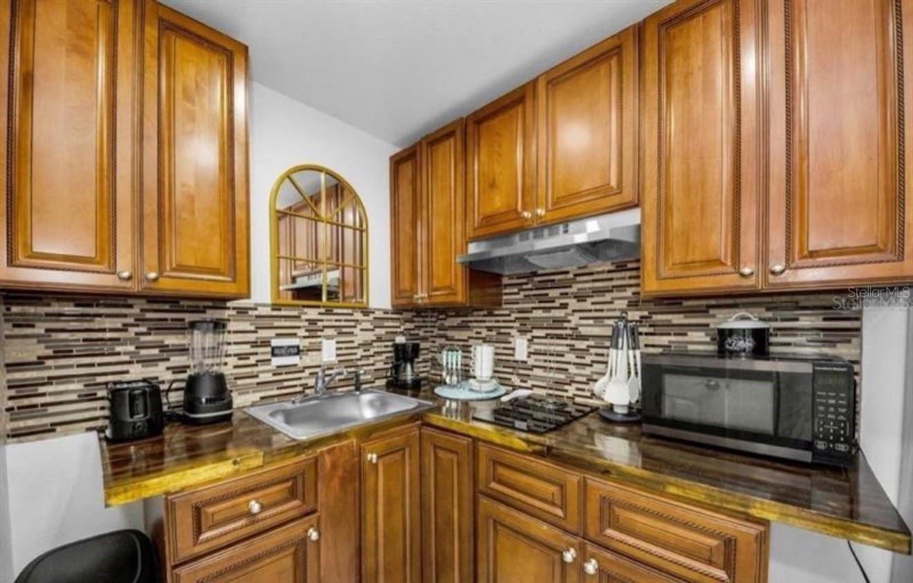 5451 TROPIC DR — photo 36