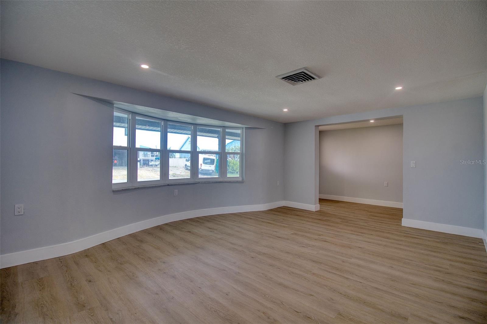 13812 MATTIX AVE — photo 9
