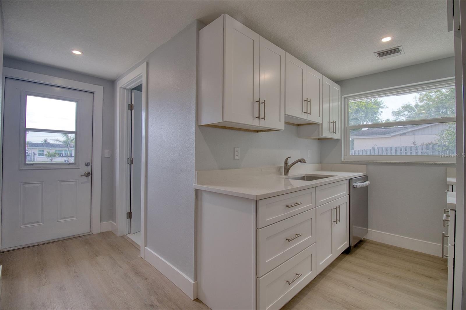 13812 MATTIX AVE — photo 38