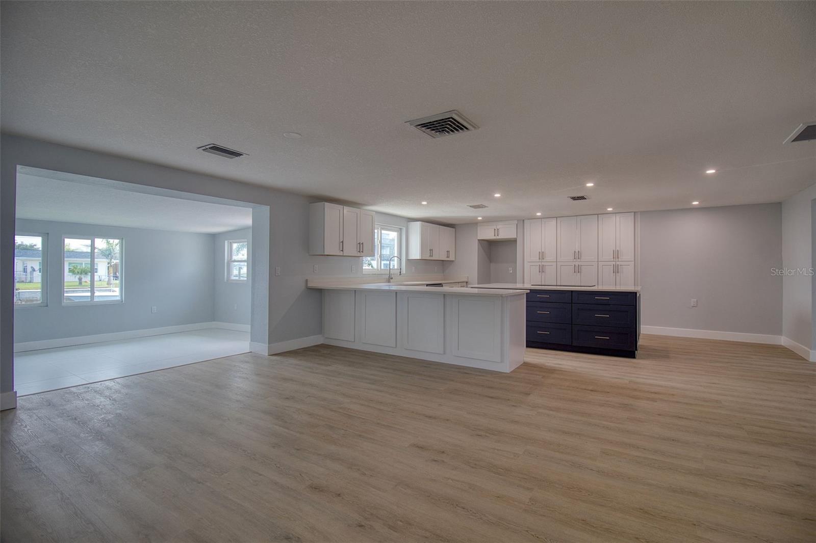 13812 MATTIX AVE — photo 16