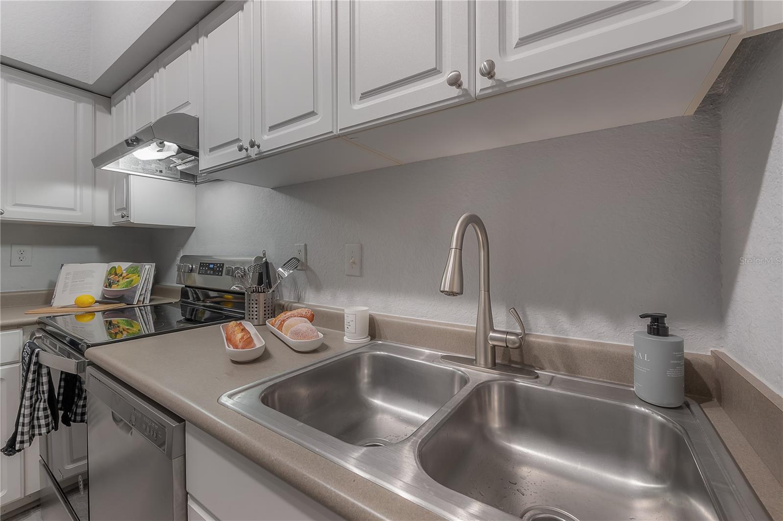 402 S ARMENIA AVE #114 — photo 10