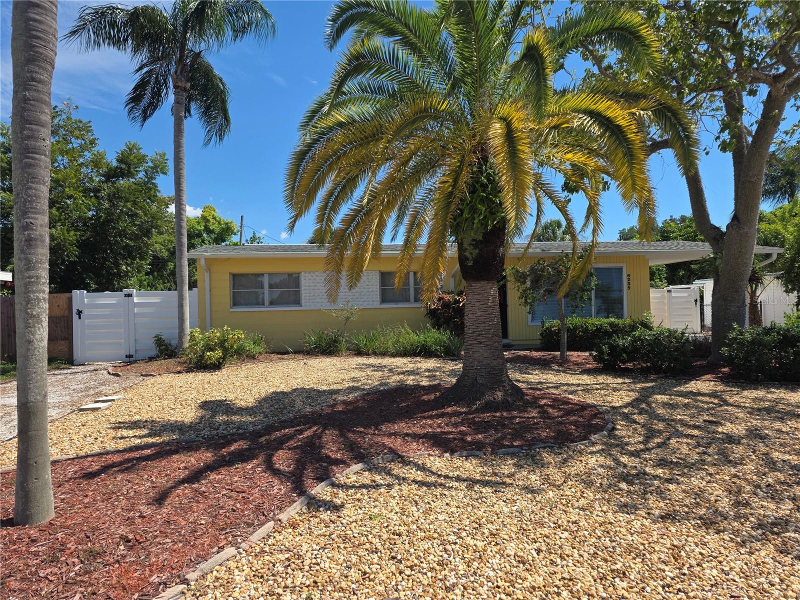 6235 COLUMBIA DR — photo 3
