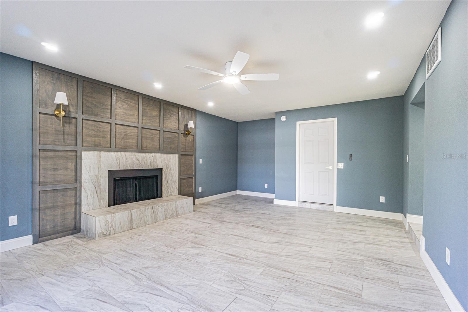 6379 CONNIEWOOD SQ — photo 9