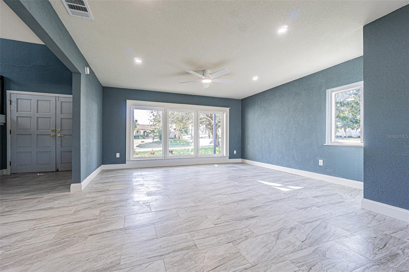 6379 CONNIEWOOD SQ — photo 3