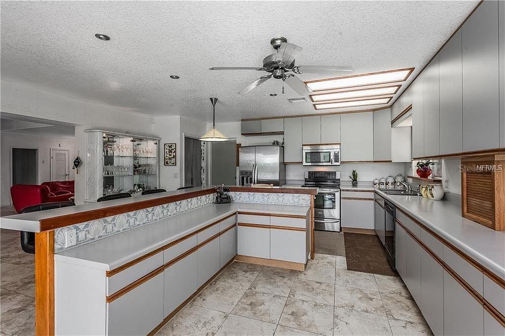 18620 WAYNE RD — photo 12
