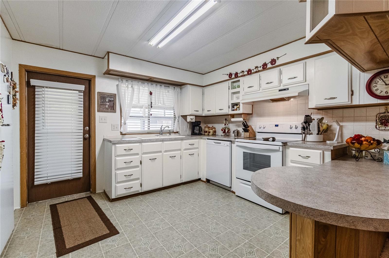 5600 ARROWHEAD DR — photo 15