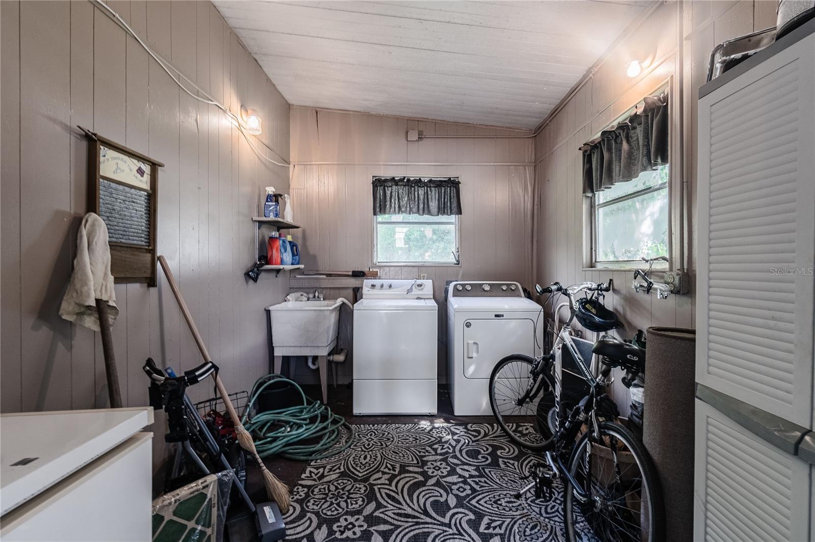 5600 ARROWHEAD DR — photo 32