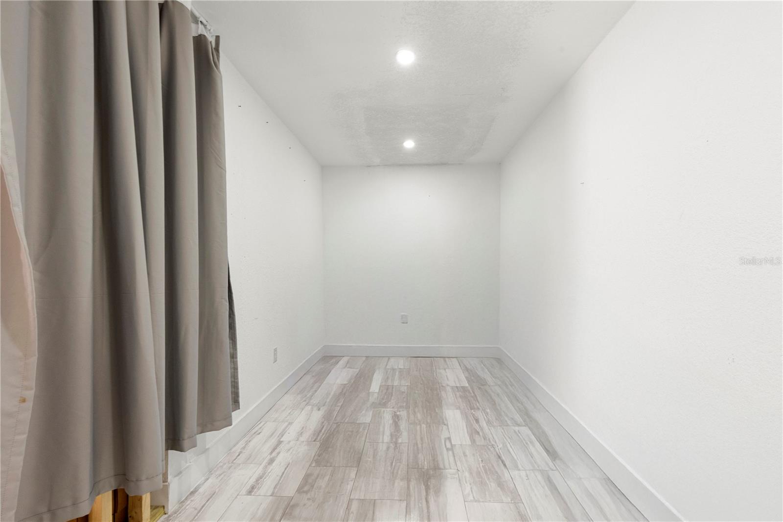 8019 N GOMEZ AVE — photo 32