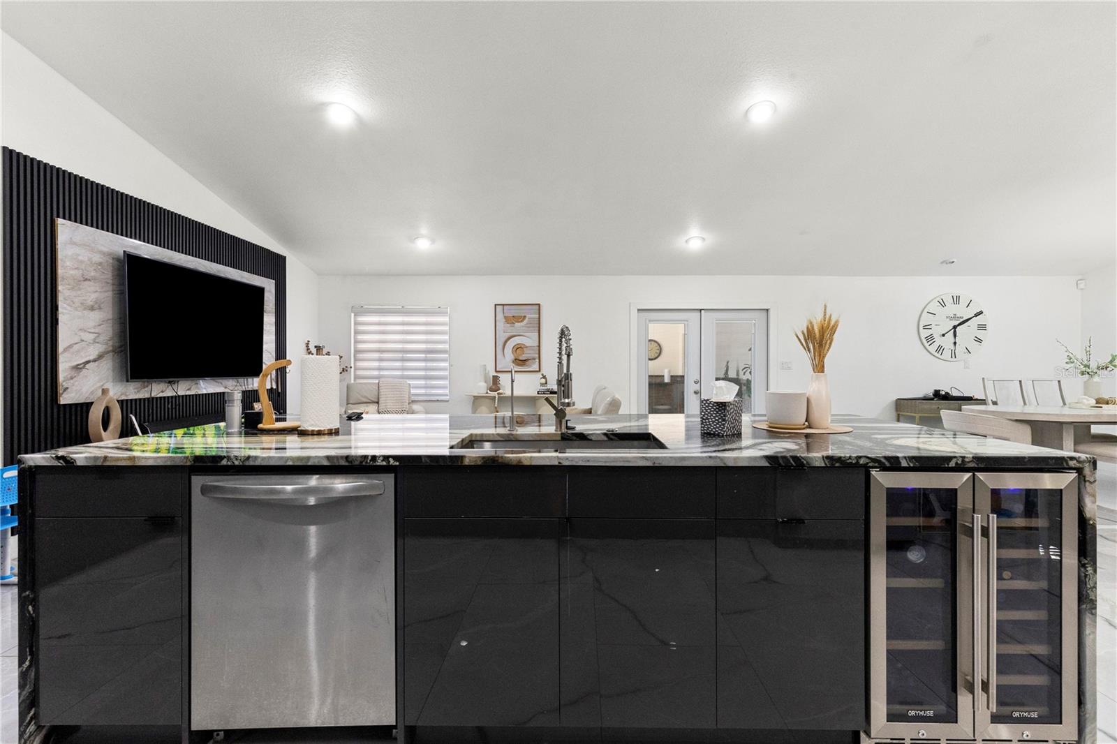 8019 N GOMEZ AVE — photo 21