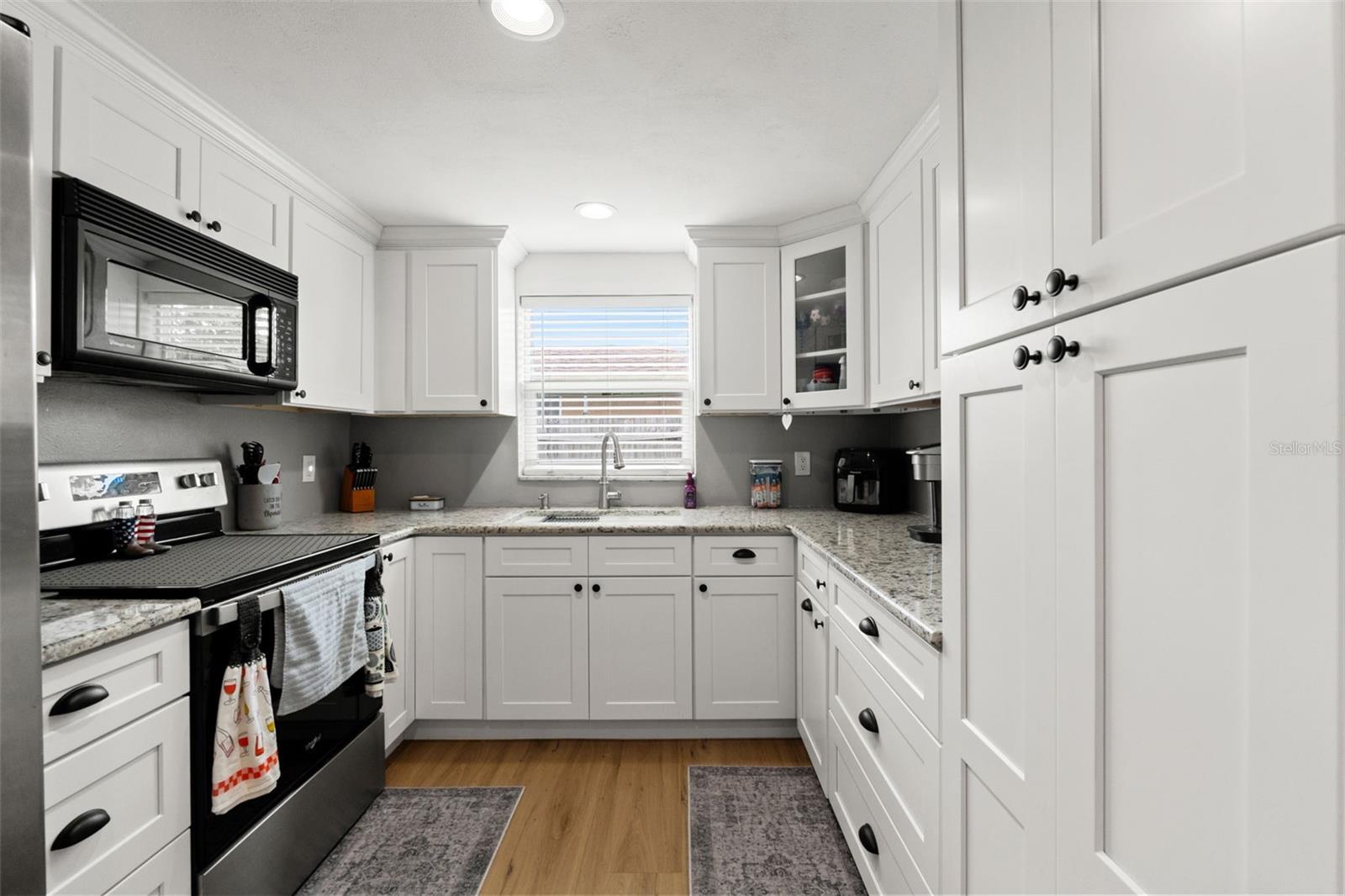 9135 HERMITAGE LN — photo 12