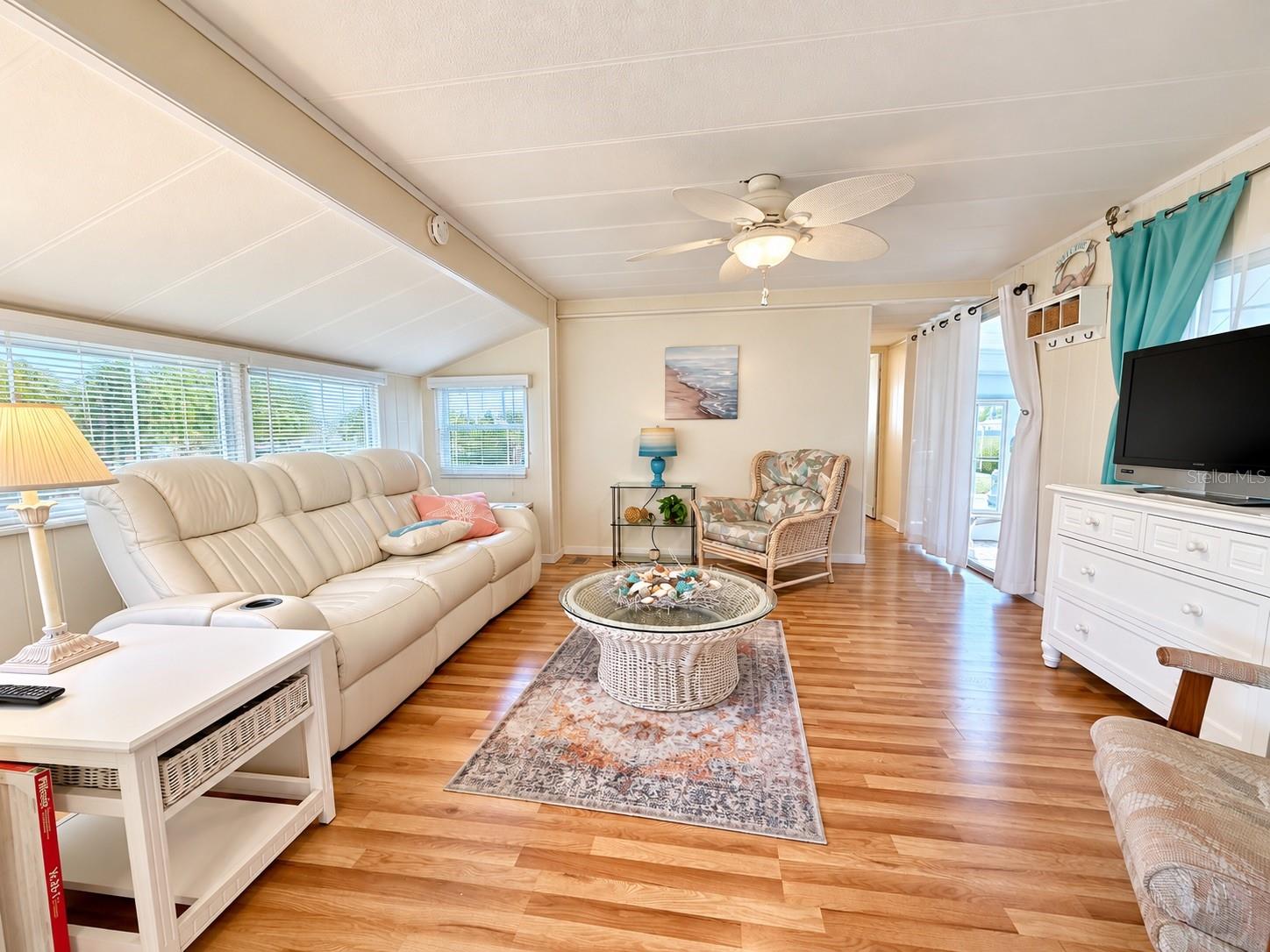 3104 DARNEA LN — photo 6