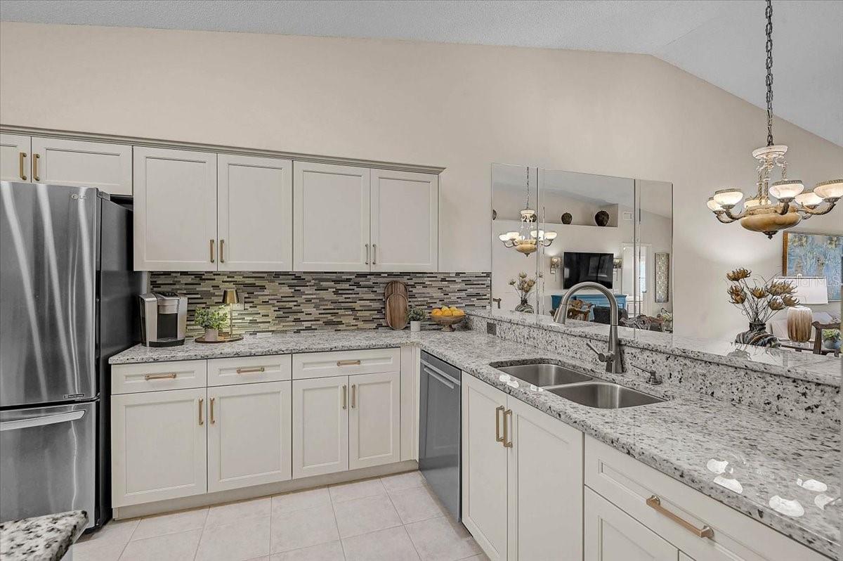 4238 CADDIE DR E — photo 5
