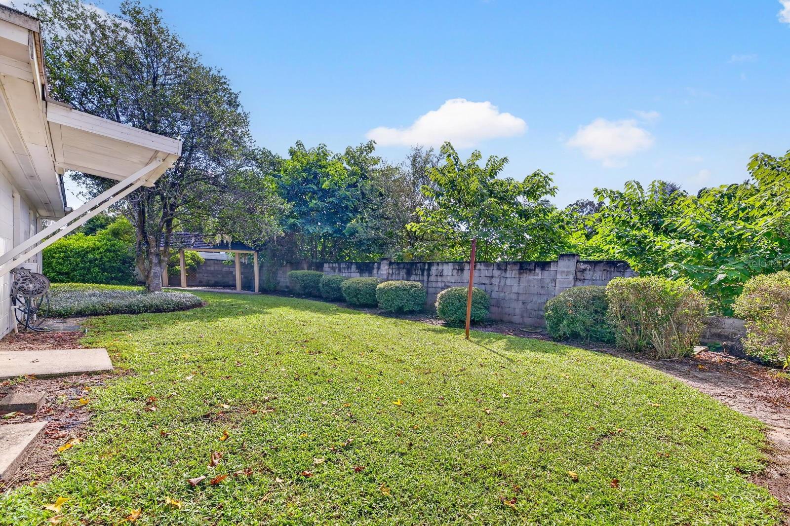 521 S LARRY CIR — photo 14