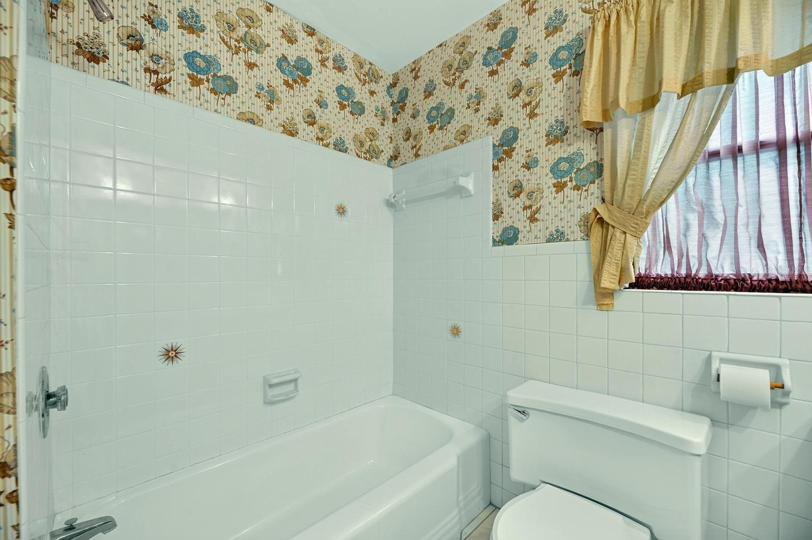 521 S LARRY CIR — photo 35