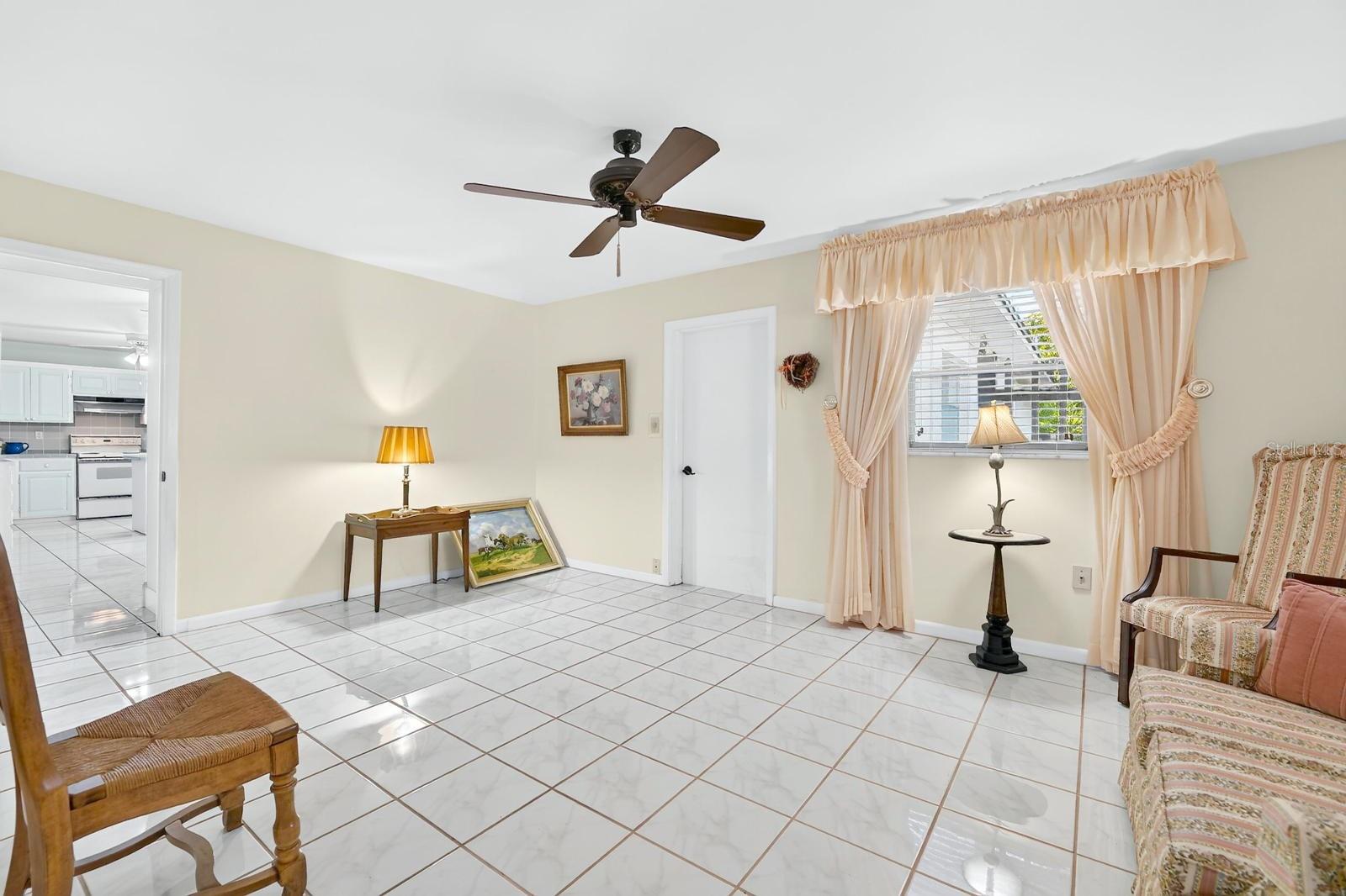 521 S LARRY CIR — photo 9