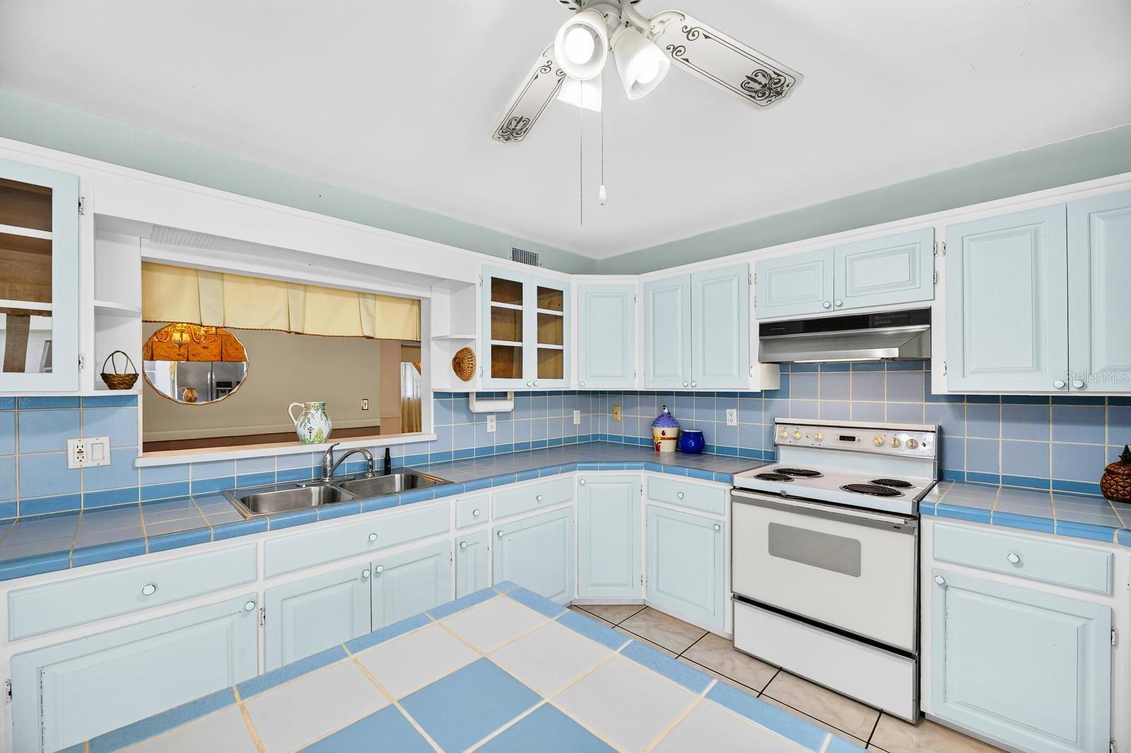 521 S LARRY CIR — photo 4