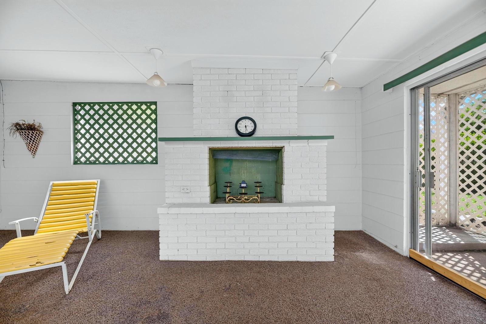 521 S LARRY CIR — photo 38