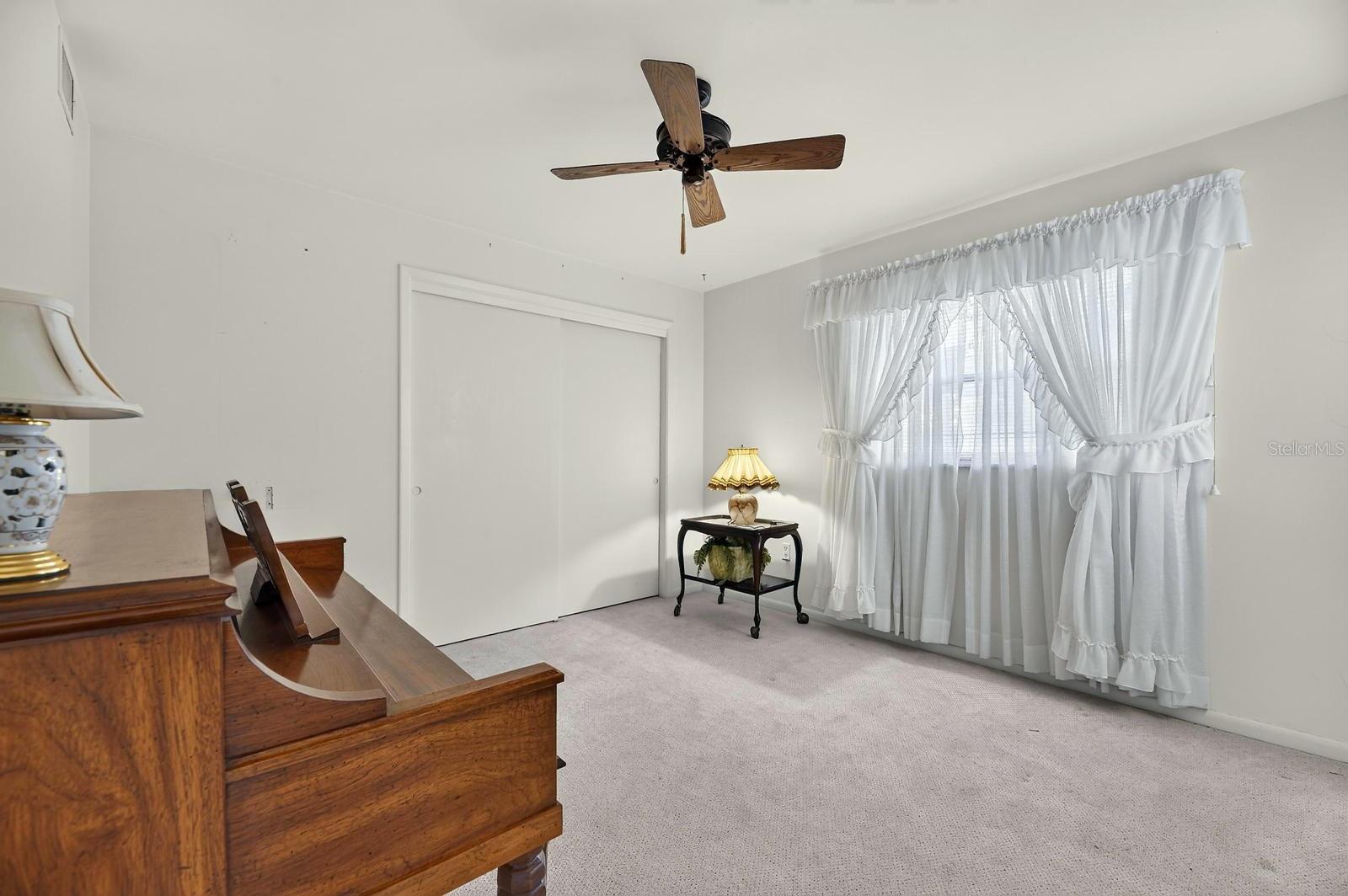 521 S LARRY CIR — photo 34