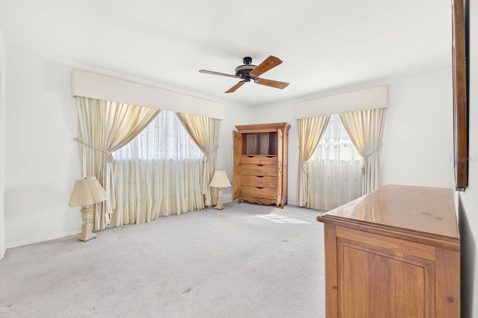 521 S LARRY CIR — photo 17