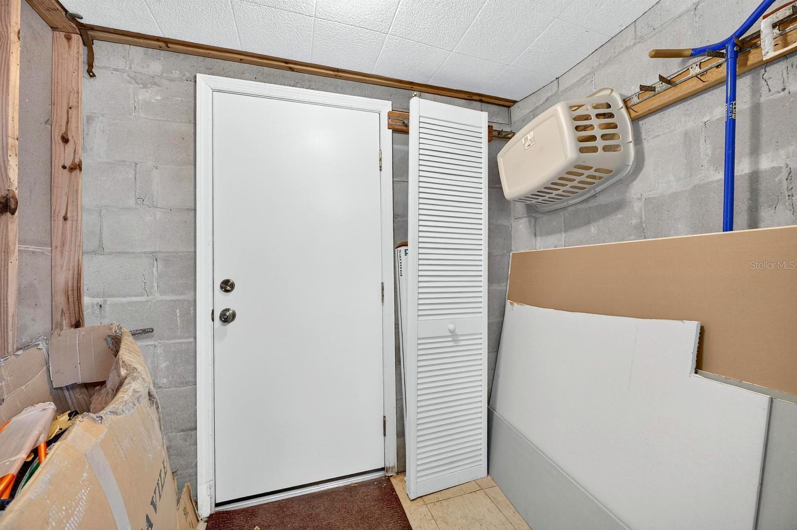 521 S LARRY CIR — photo 25