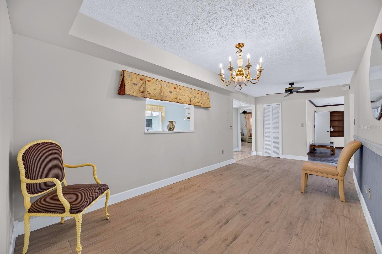 521 S LARRY CIR — photo 28