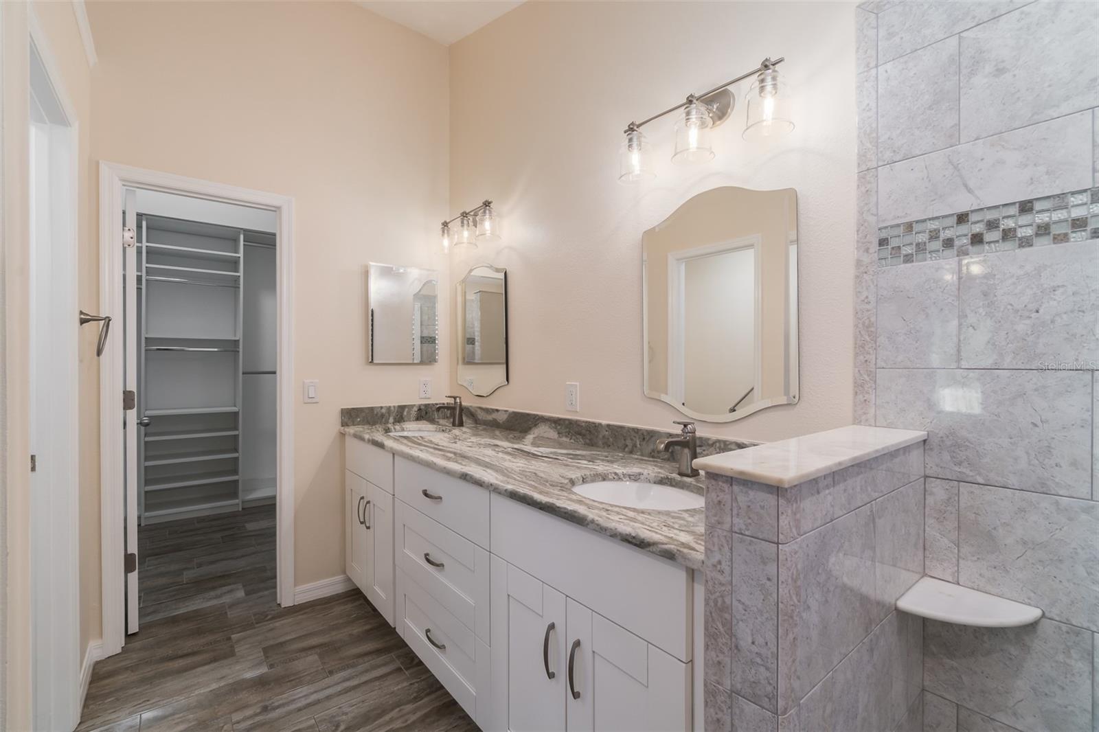 6918 JAMESTOWN MANOR DR — photo 36