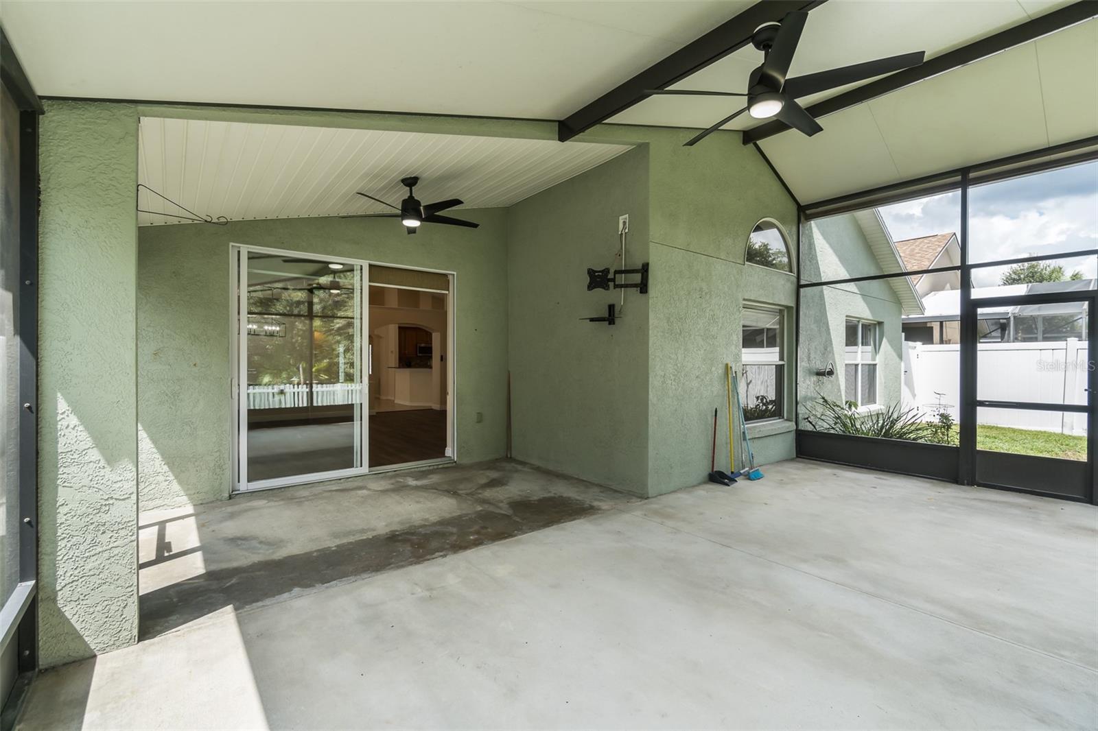 6918 JAMESTOWN MANOR DR — photo 10