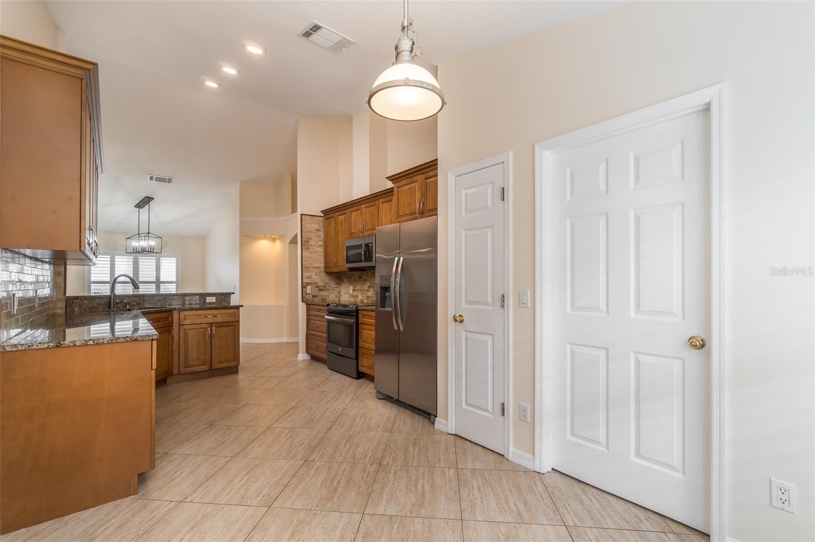 6918 JAMESTOWN MANOR DR — photo 23