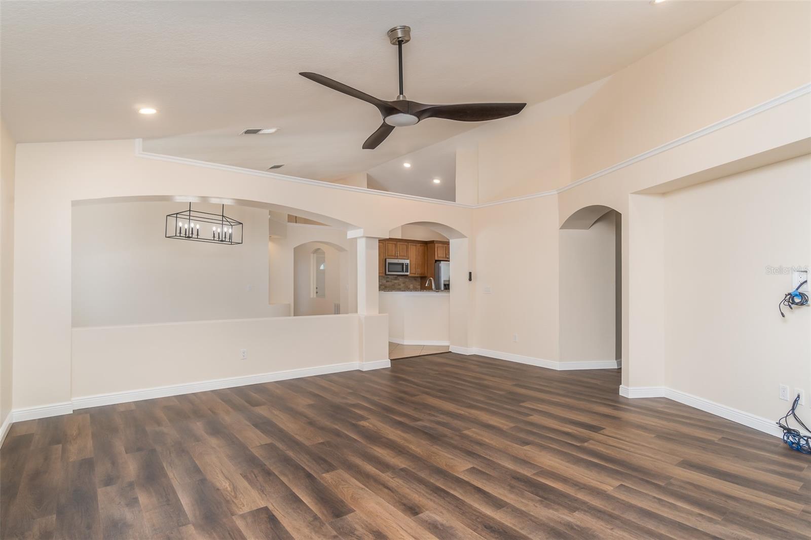 6918 JAMESTOWN MANOR DR — photo 28