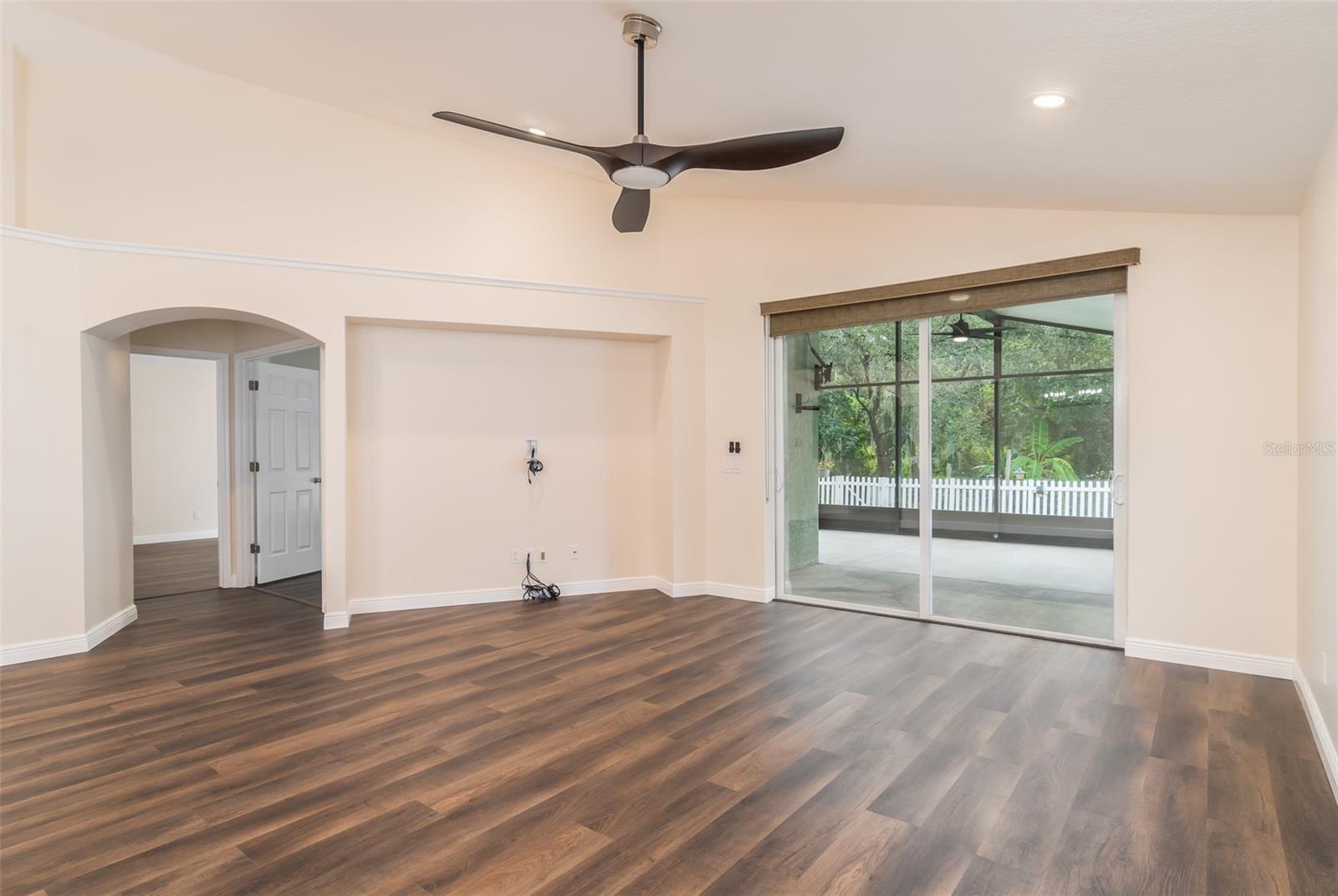 6918 JAMESTOWN MANOR DR — photo 27