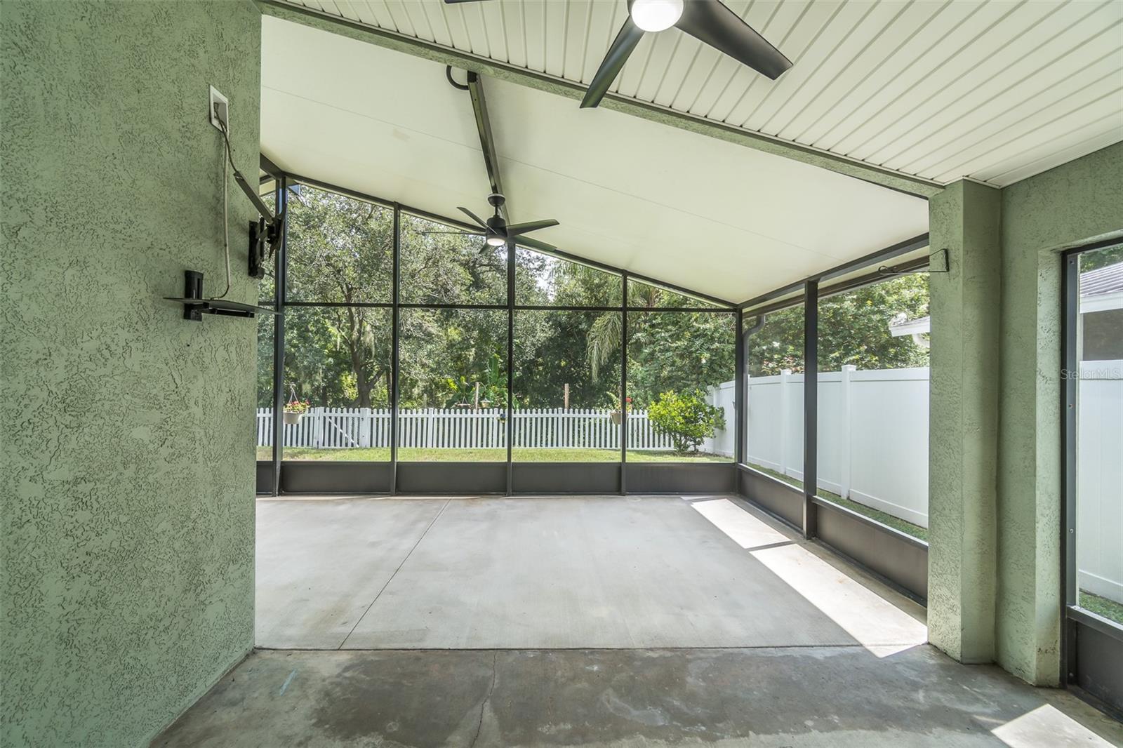 6918 JAMESTOWN MANOR DR — photo 11