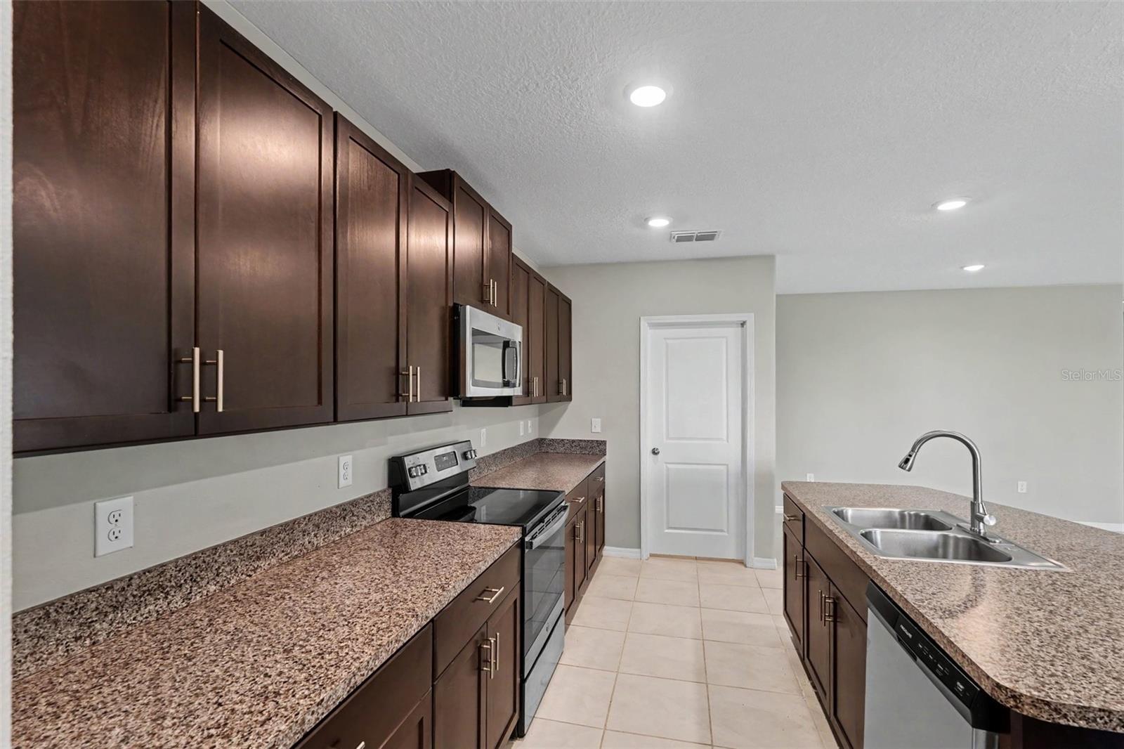 15535 MILLER CREEK DR — photo 8