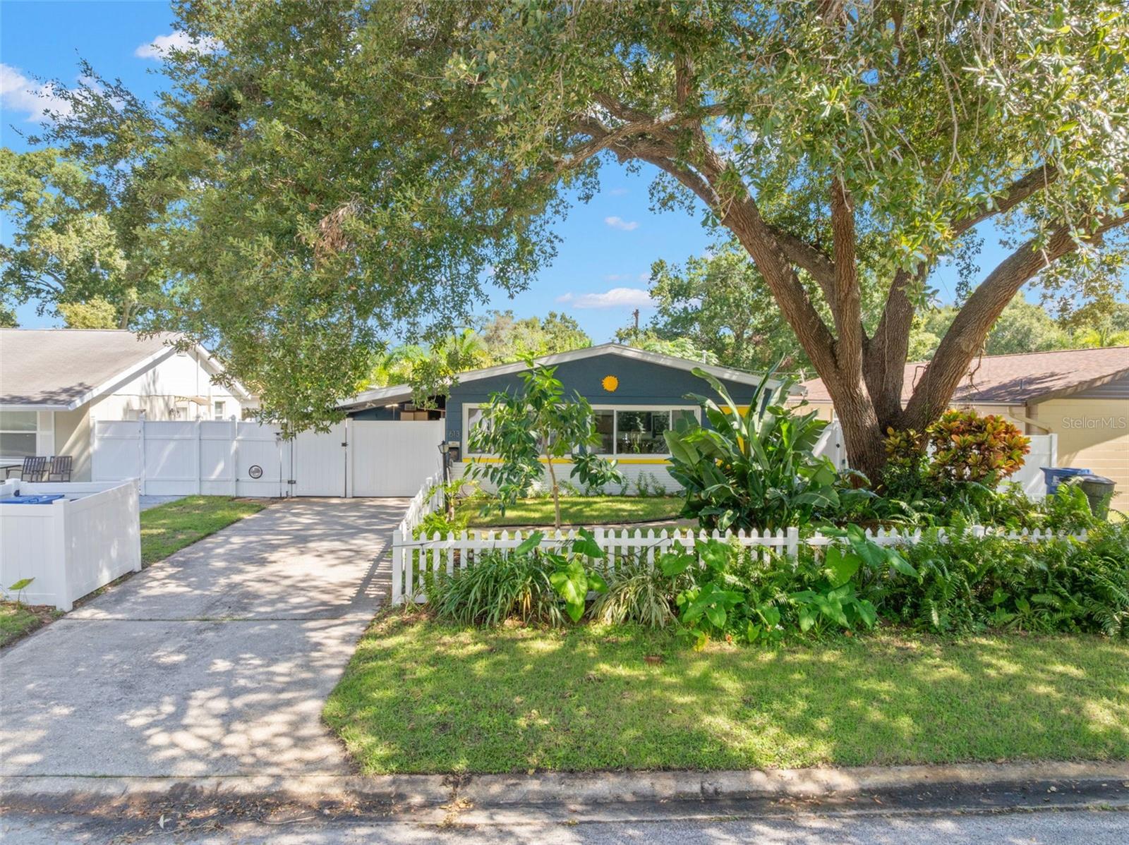 613 CEDARWOOD ST N — photo 33