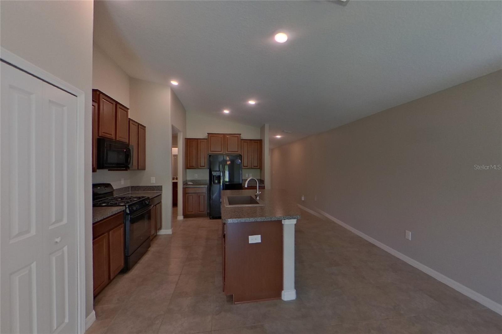 Home in APOLLO BEACH — photo 6